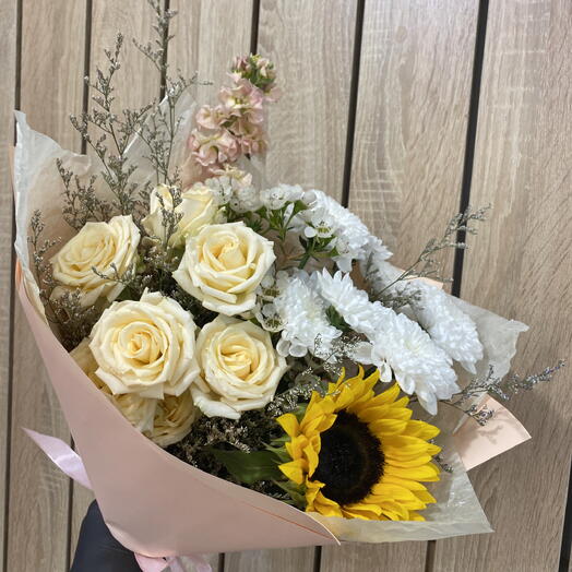 Нежный букет с Подсолнухами и Кремовой Розой 🌻 на 1 Сентября
