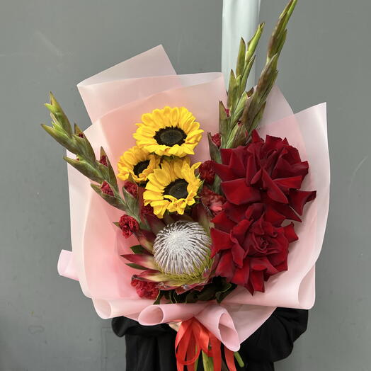Авторский букет с Королевской Протеей и Красными Розами 🌹