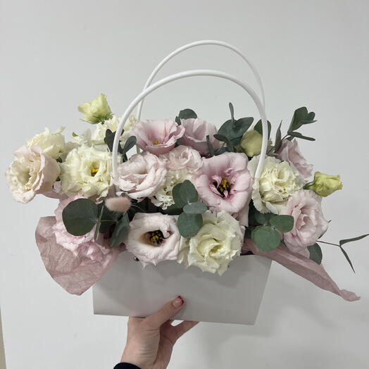 Композиция с эустомой и эвкалиптом (L)