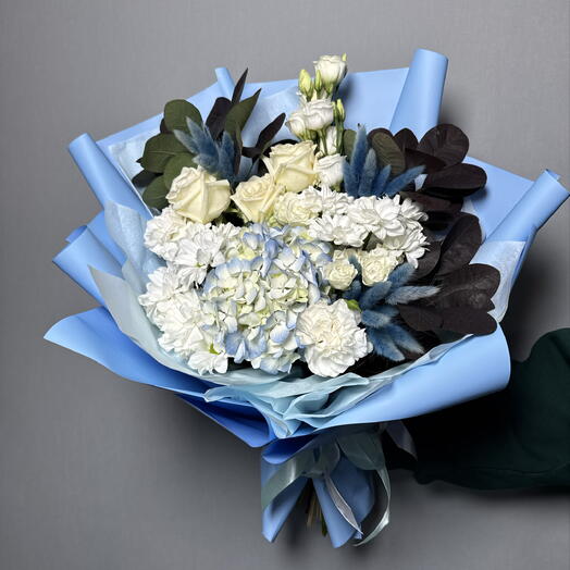 Голубой Букет с гортензией и белыми розами 🤍🩵💙