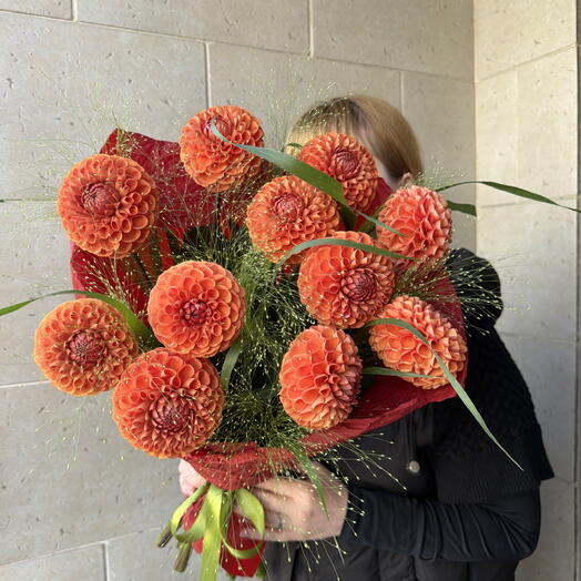 Букет оранжевых георгин 💐