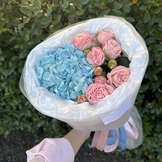 Дофаминовый букет 🌸💗 гортензия и кустовая Роза мадам бомбастик