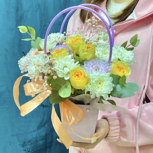 Сумочка с пионовидными розами 💛💜
