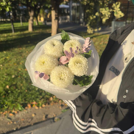 «Soft Match» 💖 5 хризантем Момоко с розовым эвкалиптом