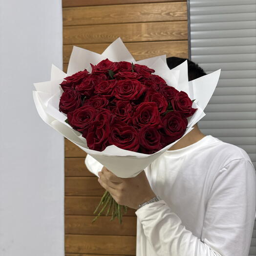 красные розы 25 шт