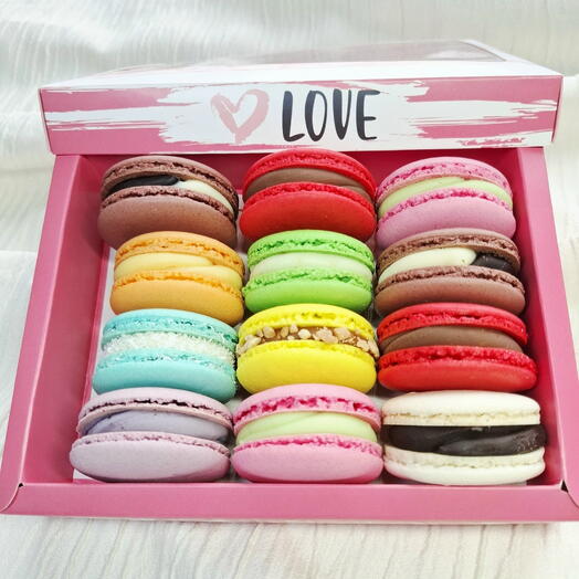 LOVE Набор макарун ассорти 12шт