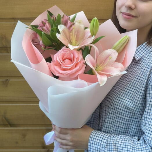Букет из розовой лилии ла ,розы и альстромерии