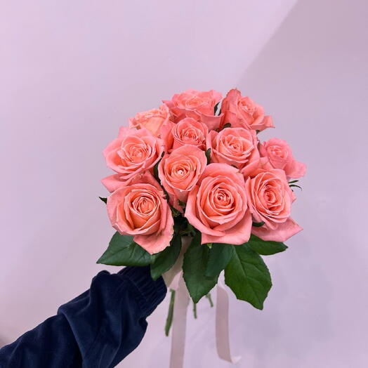 Букет из 11 роз Анна Карина — кораллово-розовые розы