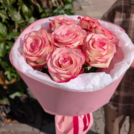 Монобукет из 7 розово-белых эквадорских роз 🌸