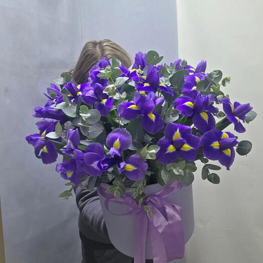 Композиция в шляпной коробочке ирис 4678