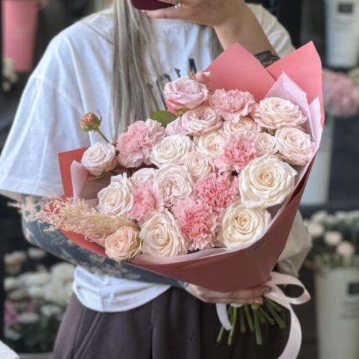 Пудровый букет из пионовидных кустовых роз Pink Dream B13