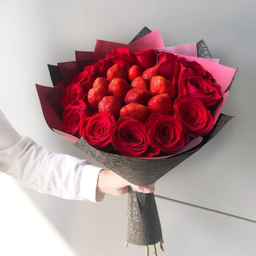 Букет ramo de fresas y rosas🍓