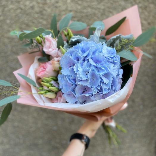 Букет "LOVE" с гортензией BLUE