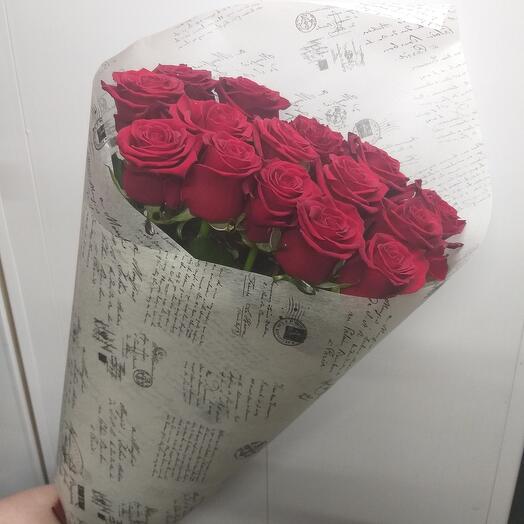 17 red roses