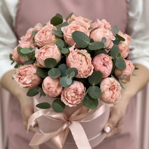 Ramo de rosas de peonía rosada en Caja de sombrero