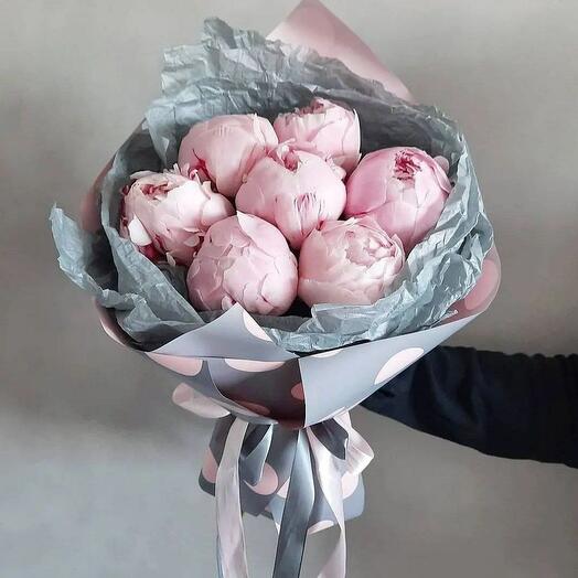 Bouquet of 7 Premium peonies