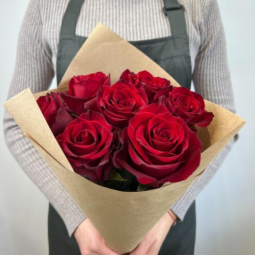 7 rosas rojas de cabeza grande