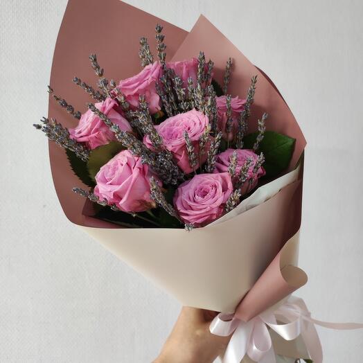 Ramo de 9 rosas con lavanda