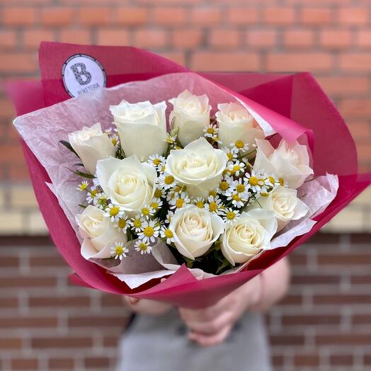 Розы и ромашка