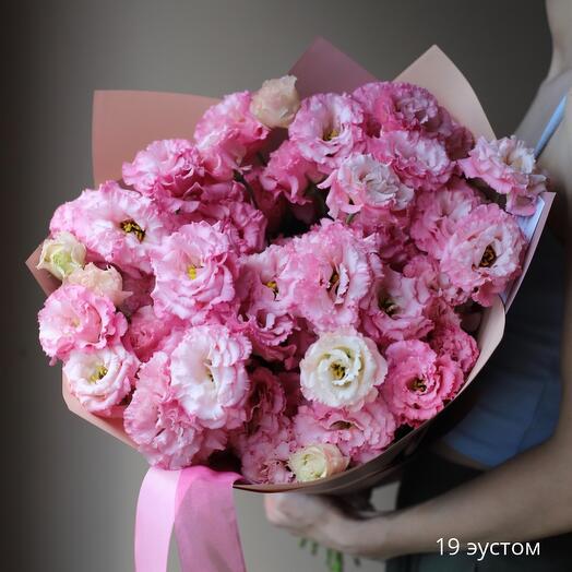 Букет из 19 розовых эустом