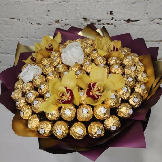 Сладкий букет с конфетами Ferrero Rocher и орхидеями