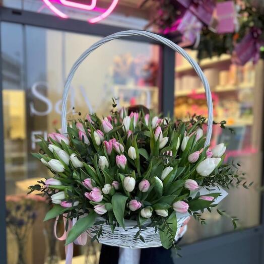 Səbətdə 101 lalə