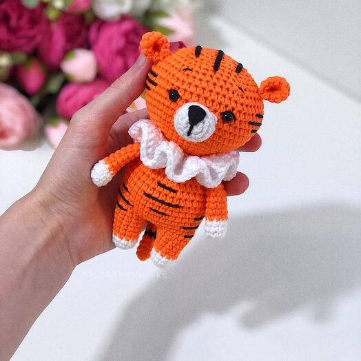 Мини игрушка Тигренок. Вязаная игрушка для ребенка. Вязаный тигр ручной работы