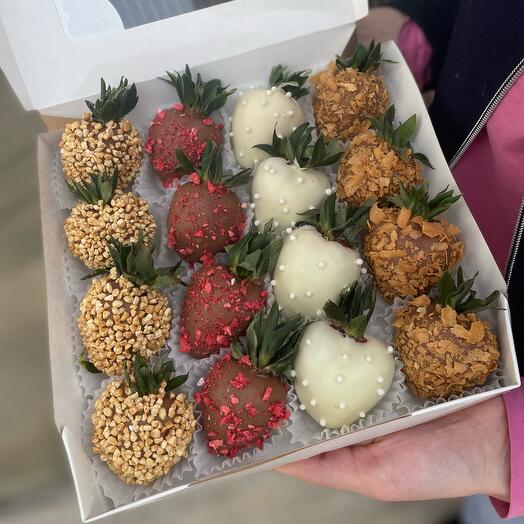 Strawberries in Belgian chocolate 16-20 berries