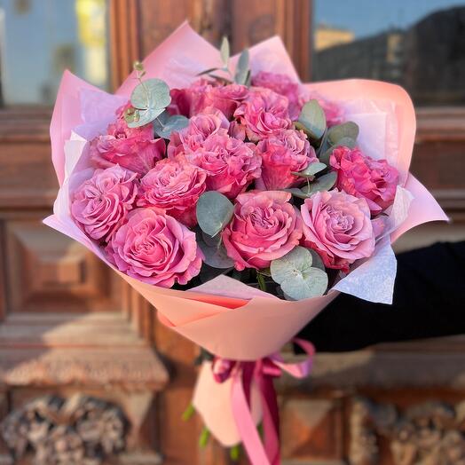 St bouquet 84 из 15 пионовидных роз Кантри Блюз