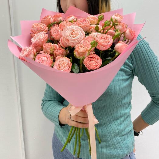 Bouquet of peony-shaped bush roses