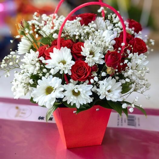 ❣️Flowers in a box with a bush rose