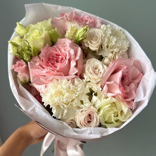 A delicate delicacy of fragrant roses and eustoma