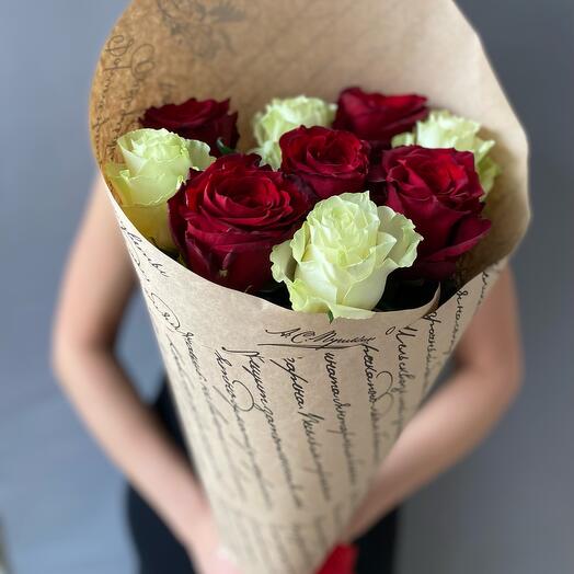 Bouquet of 9 red and white roses in craft