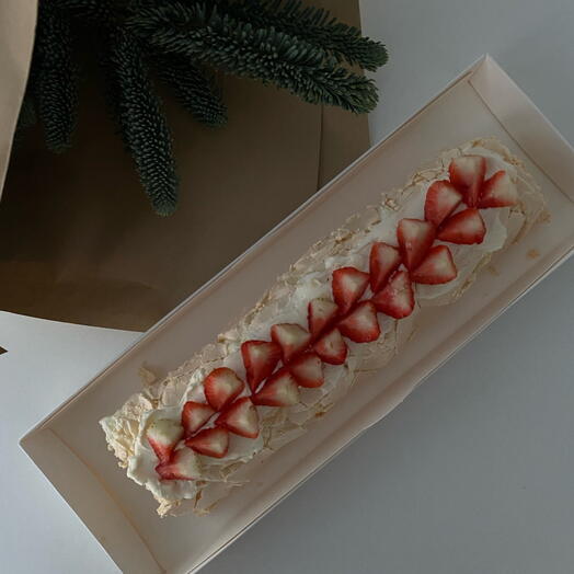 Меренговый рулет со свежей клубникой в начинке и декоре🍓