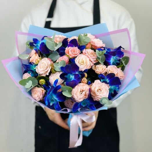 Bouquet of peony-shaped roses and cosmic orchids