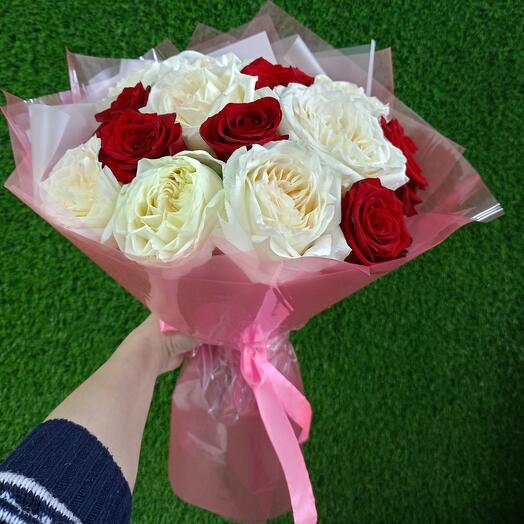 Букет пионовидная роза