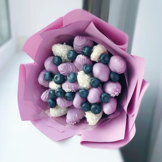 Strawberry bouquet " Lavender field " in Belgian chocolate