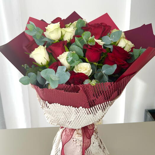 20 Red and White Roses