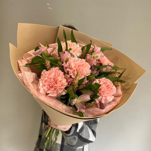 Bouquet of dianthus and alstroemeria with wheat