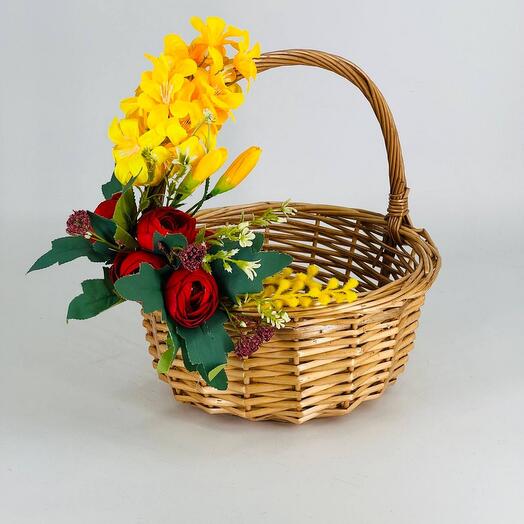 Плетёная корзина для кулича и яиц на Пасху