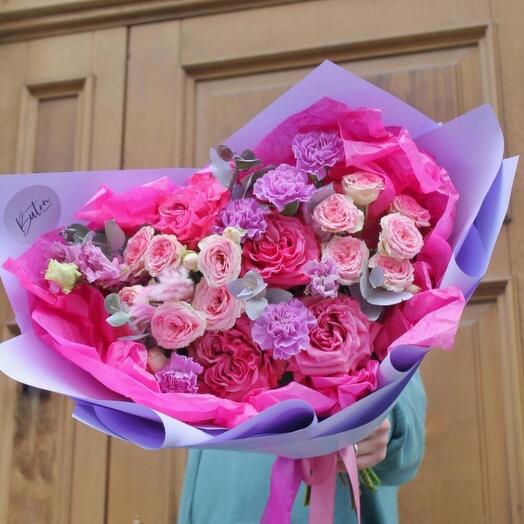 9. Букет премиум "Роскошь чувств" из пионовидных роз и эустомы на 14 февраля