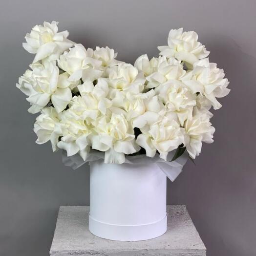 Французские розы белые