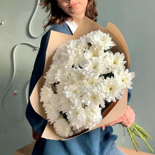 Bouquet of delicate and snow-white chrysanthemums