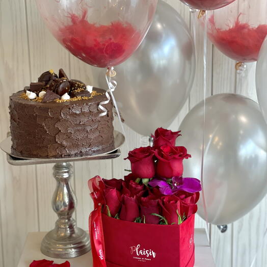 Cake Gift Set with red roses orchids and balloons in Heart box