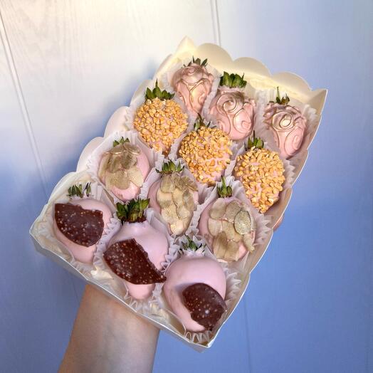 Клубничный набор из 12 клубничек