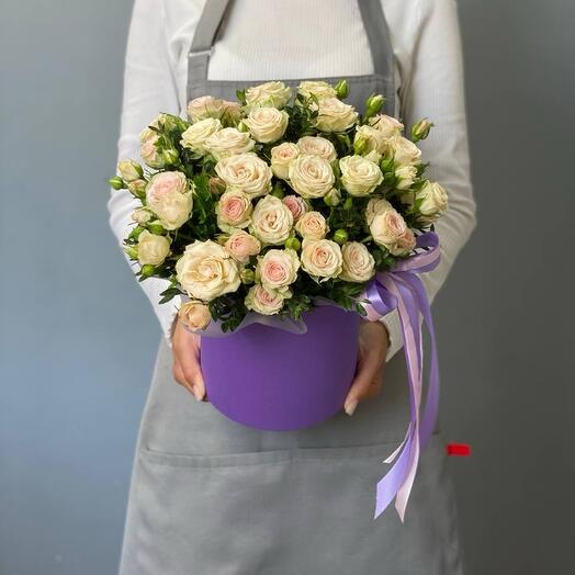 Коробка с кустовыми розами