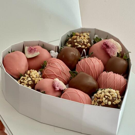 Клубника  в шоколаде в оригинальной коробке «Сердечка»🍓