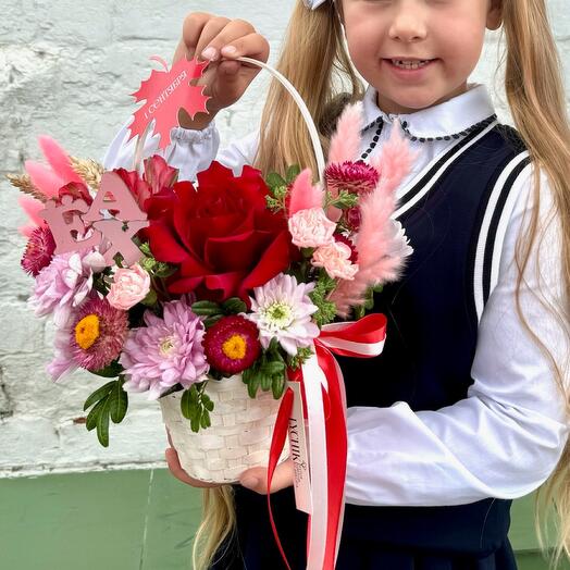 Корзина с цветами на 1 сентября