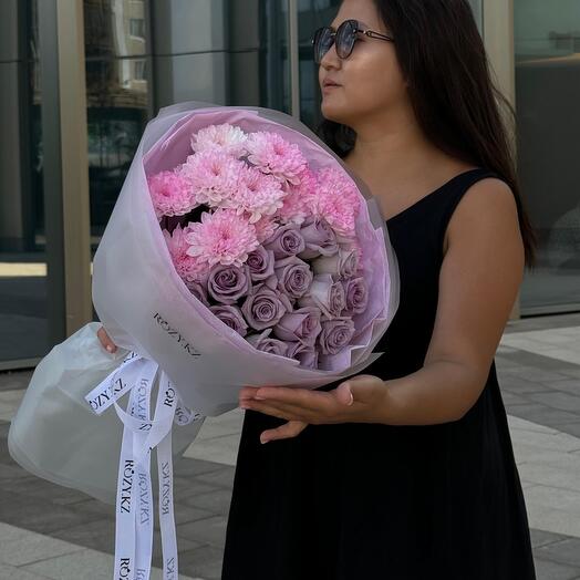 Букет из хризантем и роз