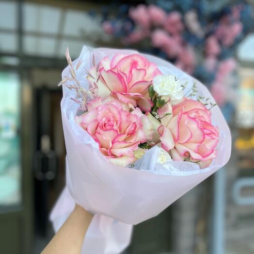 3 французских розы